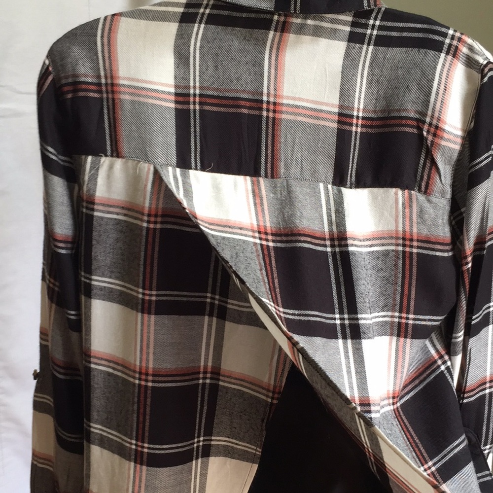 NWOT, Charlotte Russe shirt, back diagonal opening - Picture 3 of 7